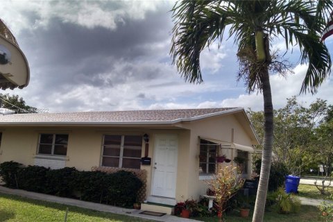 Commercial property in Hollywood, Florida № 1985499 - photo 2