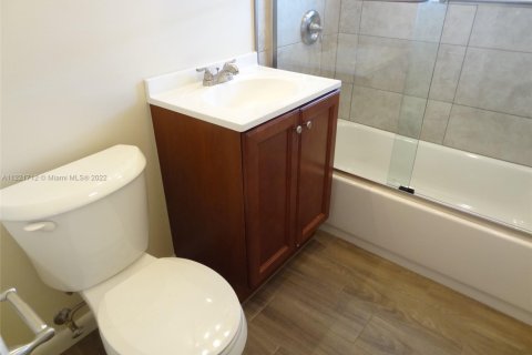 Commercial property in Hollywood, Florida № 1985499 - photo 5