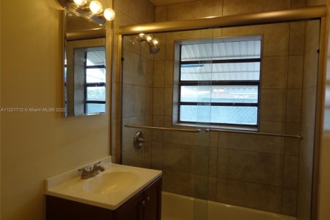 Commercial property in Hollywood, Florida № 1985499 - photo 6