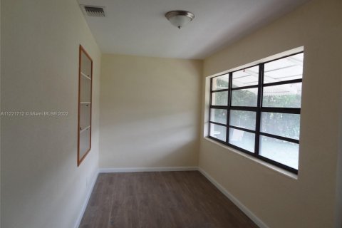 Commercial property in Hollywood, Florida № 1985499 - photo 8