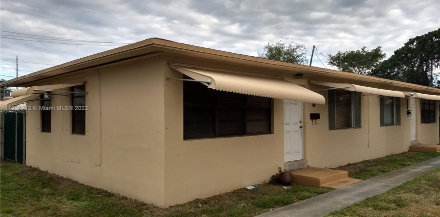 Commercial property in Hollywood, Florida № 1985499