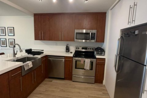 Condominio en alquiler en Miami, Florida, 1 dormitorio, 93.37 m2 № 2060873 - foto 7