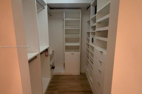 Condominio en alquiler en Miami, Florida, 1 dormitorio, 93.37 m2 № 2060873 - foto 12