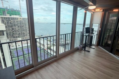 Condominio en alquiler en Miami, Florida, 1 dormitorio, 93.37 m2 № 2060873 - foto 2