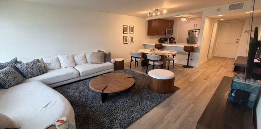 Condominio en Miami, Florida, 1 dormitorio  № 2060873
