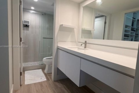 Condominio en alquiler en Miami, Florida, 1 dormitorio, 93.37 m2 № 2060873 - foto 11