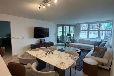 Condominio en alquiler en Miami, Florida, 1 dormitorio, 93.37 m2 № 2060873 - foto 5