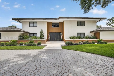 House in Plantation, Florida 6 bedrooms, 601.26 sq.m. № 2186089 - photo 4