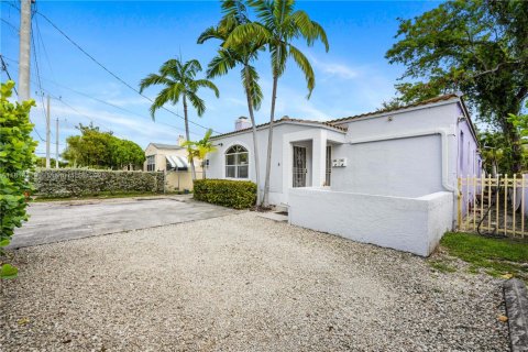 Commercial property in Miami, Florida 270.72 sq.m. № 1763130 - photo 1