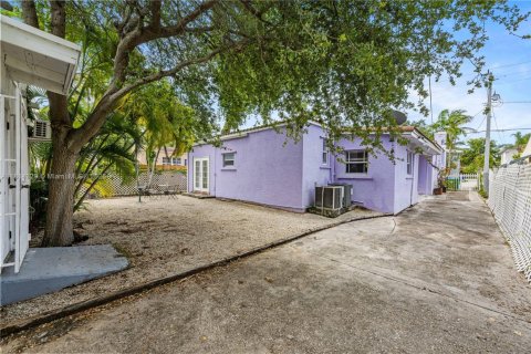 Commercial property in Miami, Florida 270.72 sq.m. № 1763130 - photo 3