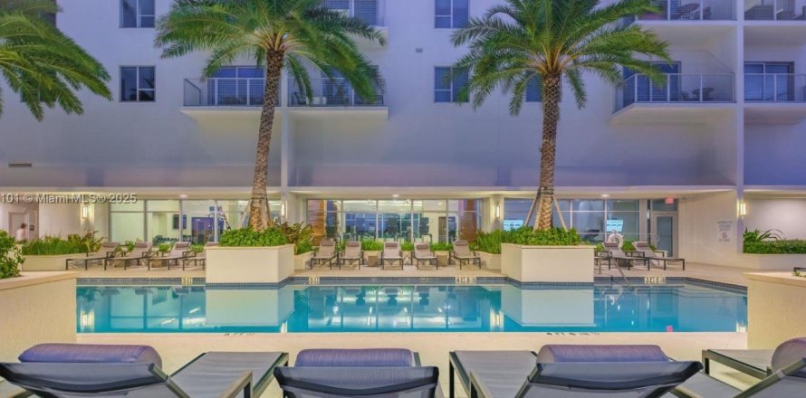 Appartement à West Palm Beach, Floride 2 chambres, 110.37 m2 № 2180832