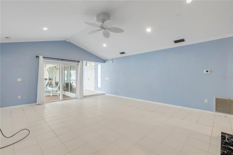 House in Daytona Beach, Florida 3 bedrooms, 189.52 sq.m. № 2210889 - photo 14