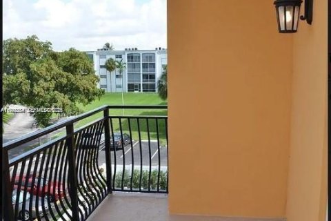 Copropriété à vendre à Dania Beach, Floride: 2 chambres, 87.89 m2 № 2090952 - photo 4