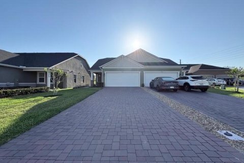 Townhouse in Clermont, Florida 3 bedrooms, 175.59 sq.m. № 2099128