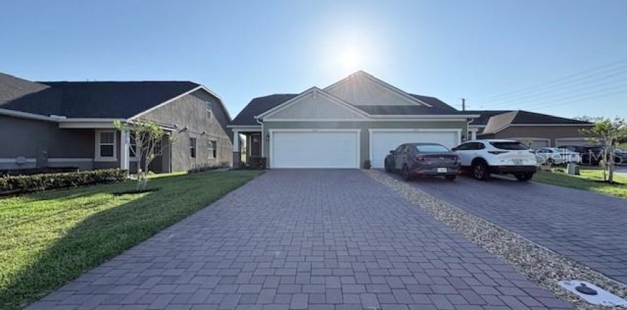 Townhouse in Clermont, Florida 3 bedrooms, 175.59 sq.m. № 2099128
