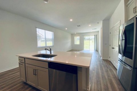 Townhouse in Clermont, Florida 3 bedrooms, 175.59 sq.m. № 2099128 - photo 4
