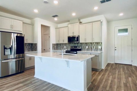 Townhouse in Clermont, Florida 3 bedrooms, 175.59 sq.m. № 2099128 - photo 3