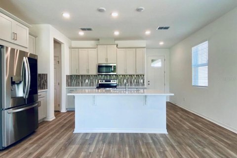 Townhouse in Clermont, Florida 3 bedrooms, 175.59 sq.m. № 2099128 - photo 2