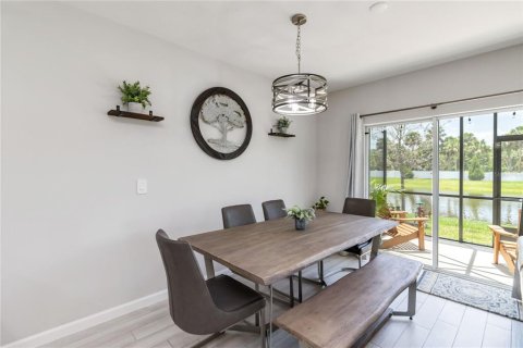 Townhouse in TOWNS AT LAKE MONROE COMMONS in Sanford, Florida 4 bedrooms, 164.34 sq.m. № 1784301 - photo 14