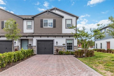 Townhouse in TOWNS AT LAKE MONROE COMMONS in Sanford, Florida 4 bedrooms, 164.34 sq.m. № 1784301 - photo 1