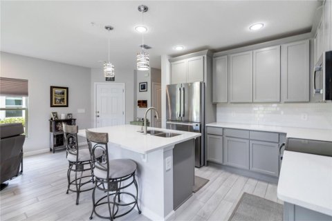 Townhouse in TOWNS AT LAKE MONROE COMMONS in Sanford, Florida 4 bedrooms, 164.34 sq.m. № 1784301 - photo 5