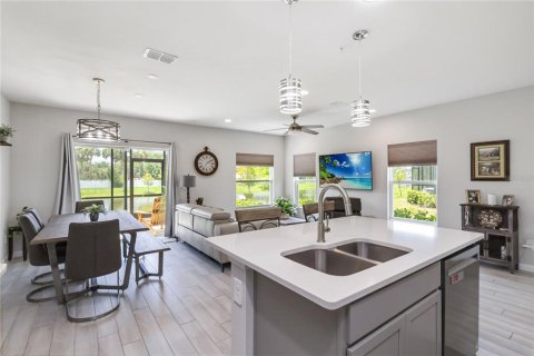 Townhouse in TOWNS AT LAKE MONROE COMMONS in Sanford, Florida 4 bedrooms, 164.34 sq.m. № 1784301 - photo 9