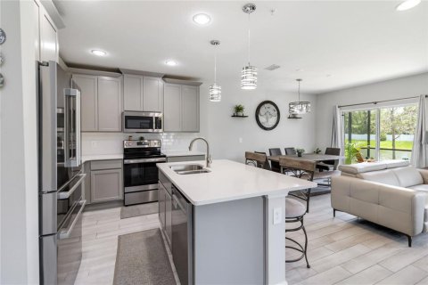 Townhouse in TOWNS AT LAKE MONROE COMMONS in Sanford, Florida 4 bedrooms, 164.34 sq.m. № 1784301 - photo 7