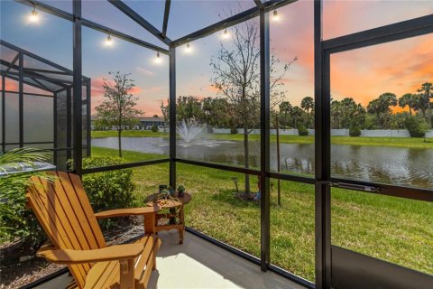 Townhouse in TOWNS AT LAKE MONROE COMMONS in Sanford, Florida 4 bedrooms, 164.34 sq.m. № 1784301 - photo 2