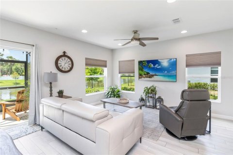 Townhouse in TOWNS AT LAKE MONROE COMMONS in Sanford, Florida 4 bedrooms, 164.34 sq.m. № 1784301 - photo 13