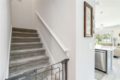 Townhouse in TOWNS AT LAKE MONROE COMMONS in Sanford, Florida 4 bedrooms, 164.34 sq.m. № 1784301 - photo 20