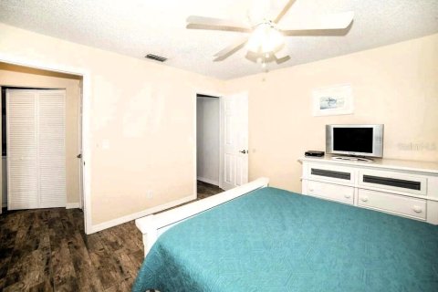Commercial property in Indian Rocks Beach, Florida 8 bedrooms, 153.29 sq.m. № 1517932 - photo 19