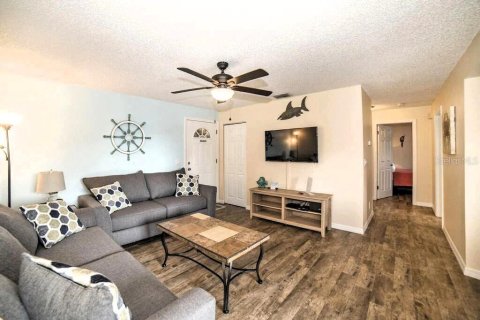 Commercial property in Indian Rocks Beach, Florida 8 bedrooms, 153.29 sq.m. № 1517932 - photo 14