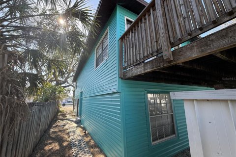 Commercial property in Indian Rocks Beach, Florida 8 bedrooms, 153.29 sq.m. № 1517932 - photo 10