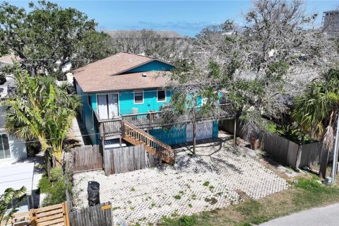 Commercial property in Indian Rocks Beach, Florida 8 bedrooms, 153.29 sq.m. № 1517932 - photo 13