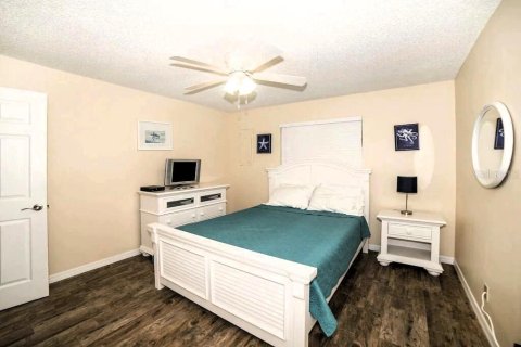 Commercial property in Indian Rocks Beach, Florida 8 bedrooms, 153.29 sq.m. № 1517932 - photo 18