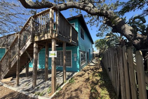 Commercial property in Indian Rocks Beach, Florida 8 bedrooms, 153.29 sq.m. № 1517932 - photo 8