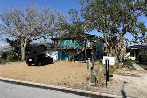 Commercial property in Indian Rocks Beach, Florida 8 bedrooms, 153.29 sq.m. № 1517932 - photo 6