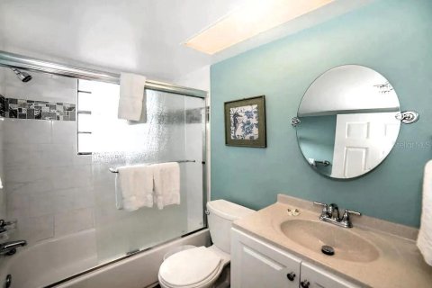 Commercial property in Indian Rocks Beach, Florida 8 bedrooms, 153.29 sq.m. № 1517932 - photo 23