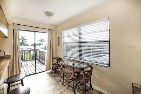Commercial property in Indian Rocks Beach, Florida 8 bedrooms, 153.29 sq.m. № 1517932 - photo 22