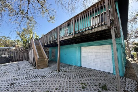 Commercial property in Indian Rocks Beach, Florida 8 bedrooms, 153.29 sq.m. № 1517932 - photo 11