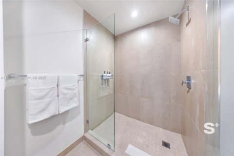 Condominio en alquiler en Miami, Florida, 1 dormitorio, 55.74 m2 № 2152552 - foto 25