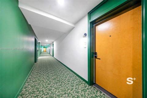 Condominio en alquiler en Miami, Florida, 1 dormitorio, 55.74 m2 № 2152552 - foto 29