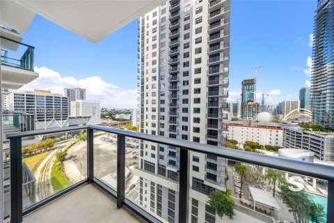 Condominio en alquiler en Miami, Florida, 1 dormitorio, 55.74 m2 № 2152552 - foto 26