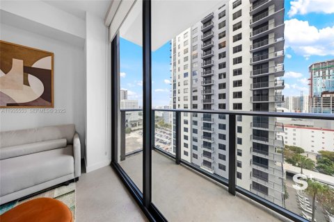 Condominio en alquiler en Miami, Florida, 1 dormitorio, 55.74 m2 № 2152552 - foto 15