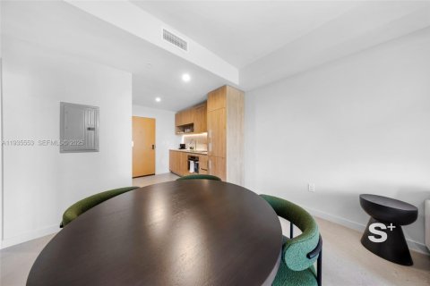 Condominio en alquiler en Miami, Florida, 1 dormitorio, 55.74 m2 № 2152552 - foto 11