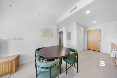 Condominio en alquiler en Miami, Florida, 1 dormitorio, 55.74 m2 № 2152552 - foto 10