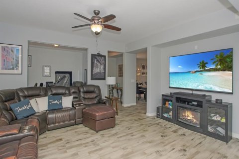 House in Orlando, Florida 4 bedrooms, 287.07 sq.m. № 2201552 - photo 16