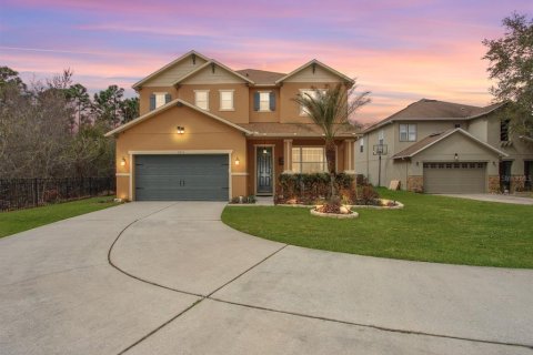 House in Orlando, Florida 4 bedrooms, 287.07 sq.m. № 2201552