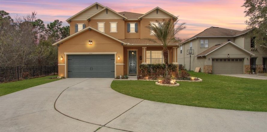 House in Orlando, Florida 4 bedrooms, 287.07 sq.m. № 2201552