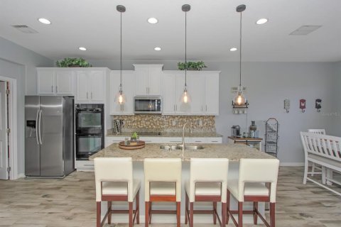 House in Orlando, Florida 4 bedrooms, 287.07 sq.m. № 2201552 - photo 5